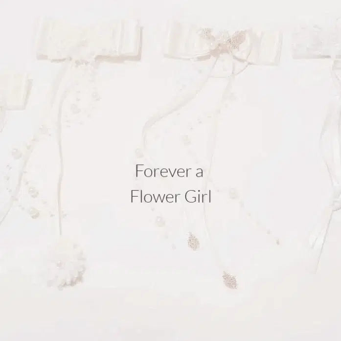close up view of Flower girl hair accessory image 2