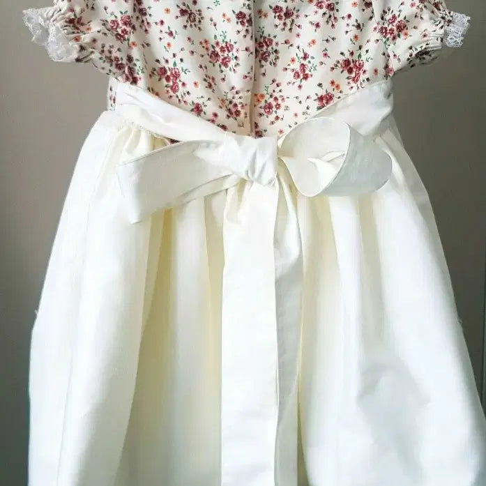 Back view of Cotton Flower Girl Dress  with bow image 3